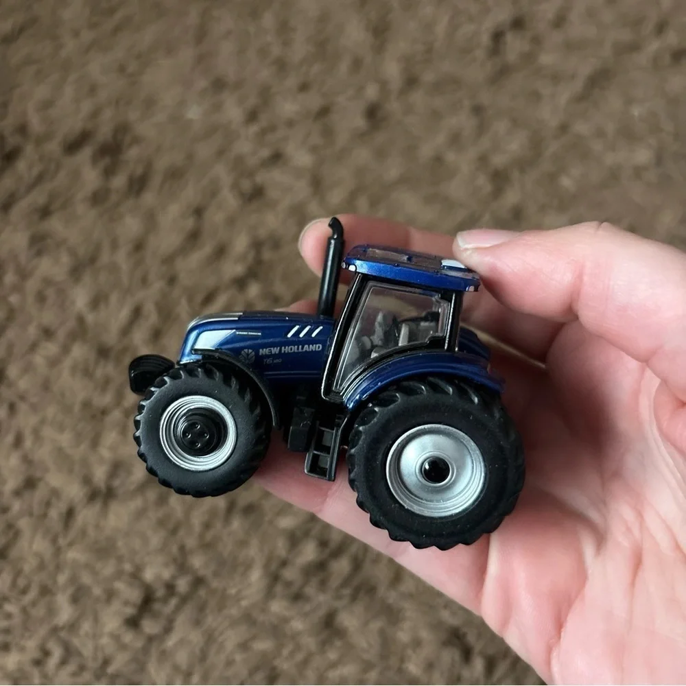 ERTL CNH New Holland Blue Tractor Toy Diecast Metal T6 180